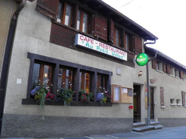 Petit Velan - Coworking & Coliving Hostel Bourg Saint Pierre Bagian luar foto