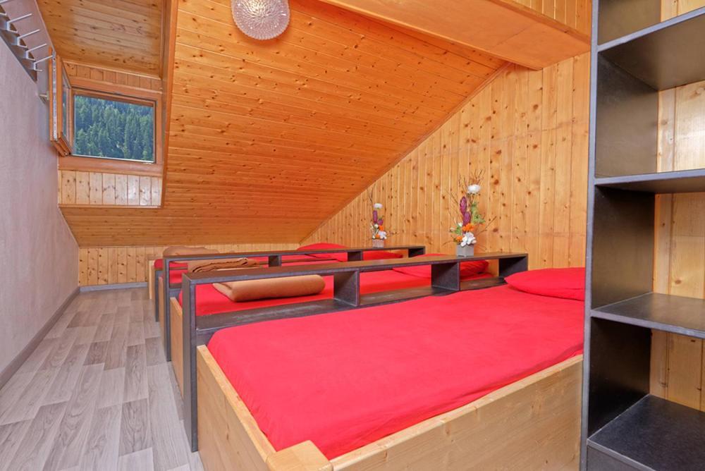 Petit Velan - Coworking & Coliving Hostel Bourg Saint Pierre Bagian luar foto