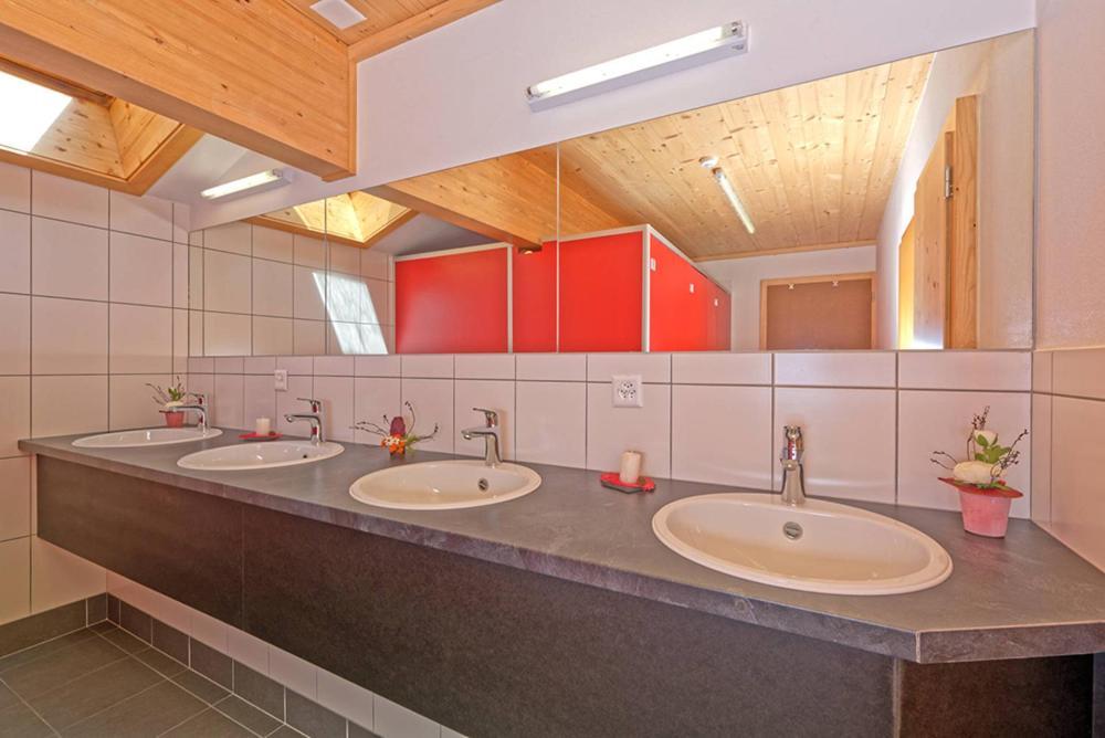 Petit Velan - Coworking & Coliving Hostel Bourg Saint Pierre Bagian luar foto