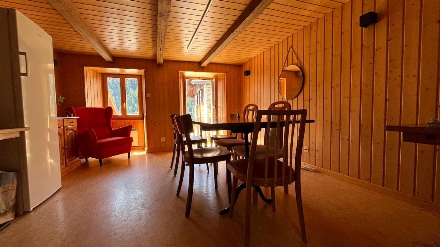 Petit Velan - Coworking & Coliving Hostel Bourg Saint Pierre Bagian luar foto